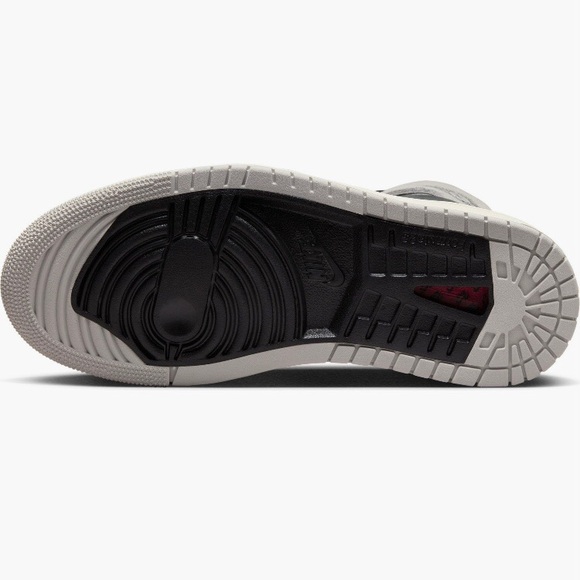 NIB $150 Air Jordan 1 Zoom Comfort 2 High Top Sneaker (Women) in size 5! - Picture 6 of 10